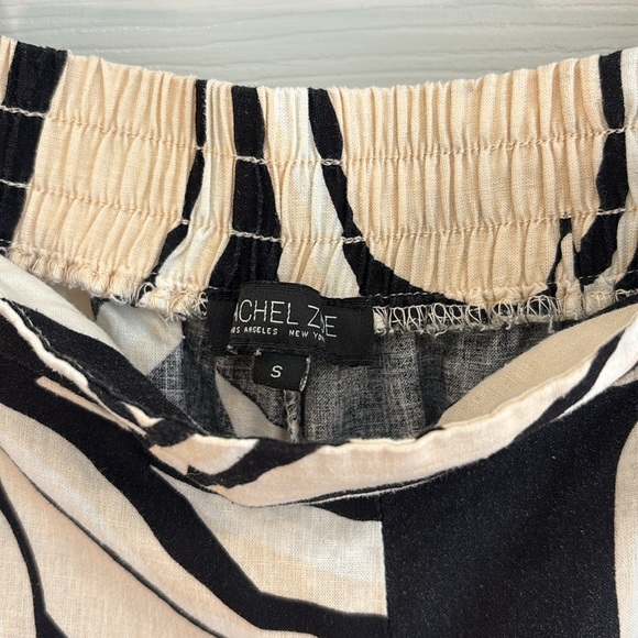 Floral Linen Pants - Picture 2 of 4